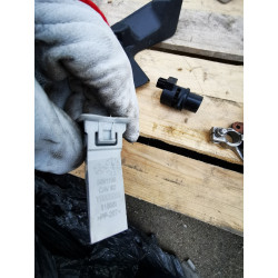 MOCOWANIE OSŁONY PRZECIWSŁONECZNEJ 5091190